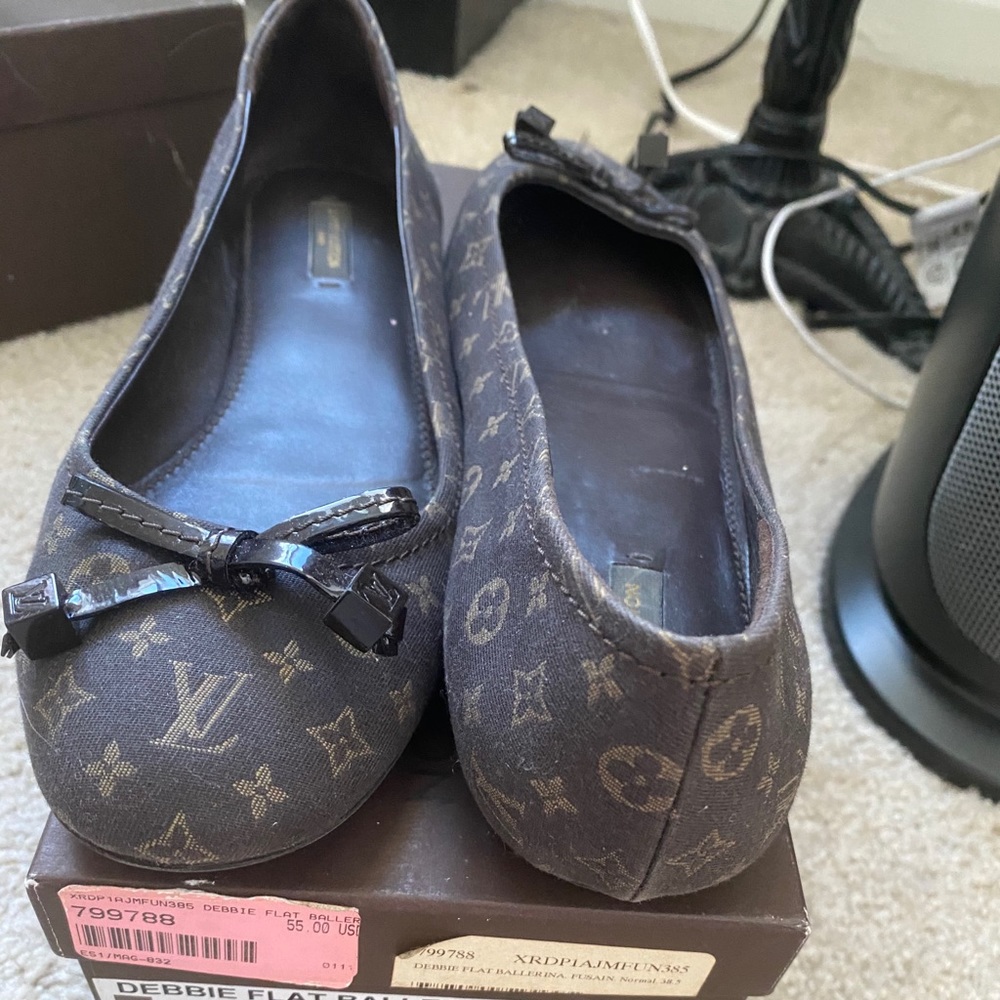 Louis Vuitton ballerina flat (size 38.5)